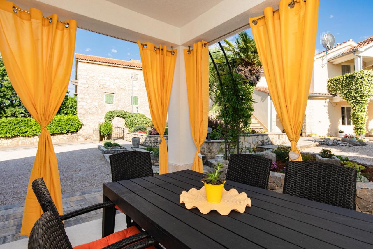 Apartman Ivona U Prizemlju Malinska Exterior foto