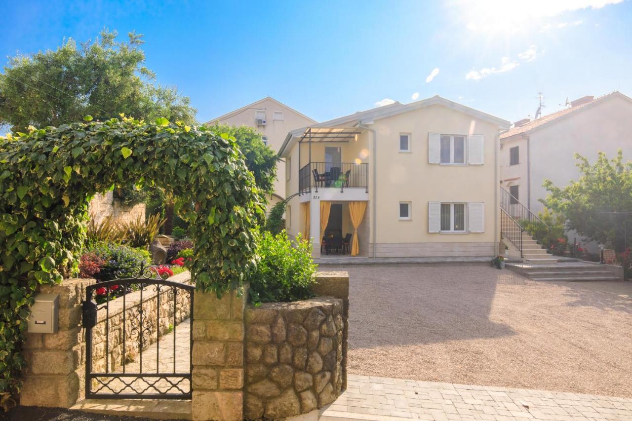 Apartman Ivona U Prizemlju Malinska Exterior foto