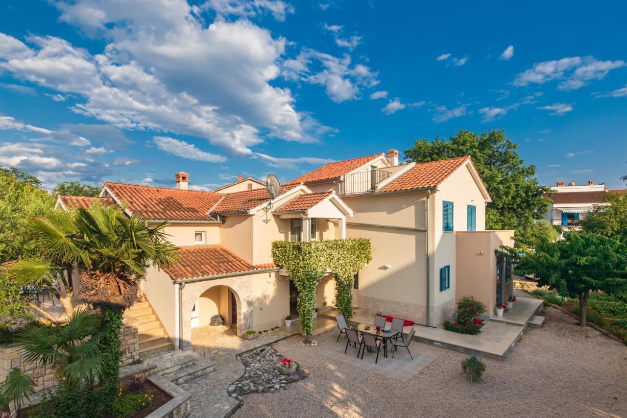 Apartman Ivona U Prizemlju Malinska Exterior foto