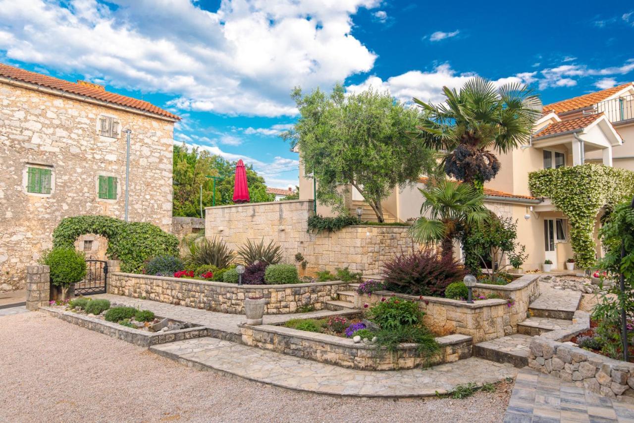Apartman Ivona U Prizemlju Malinska Exterior foto