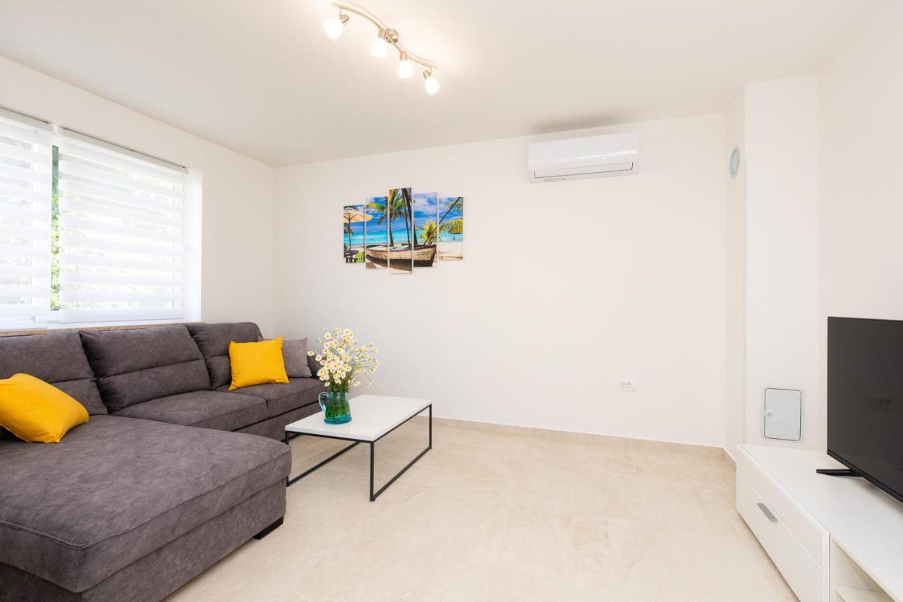 Apartman Ivona U Prizemlju Malinska Exterior foto