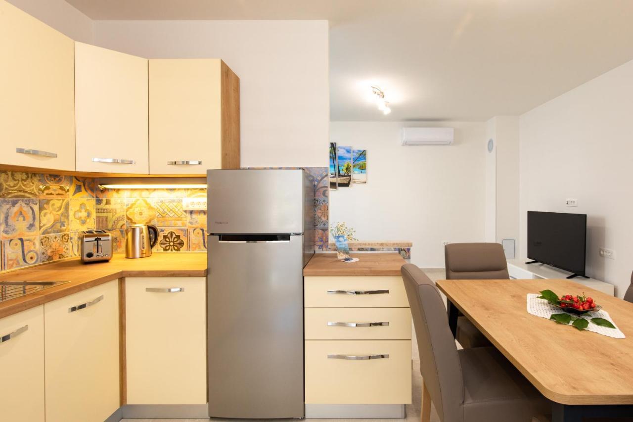 Apartman Ivona U Prizemlju Malinska Exterior foto