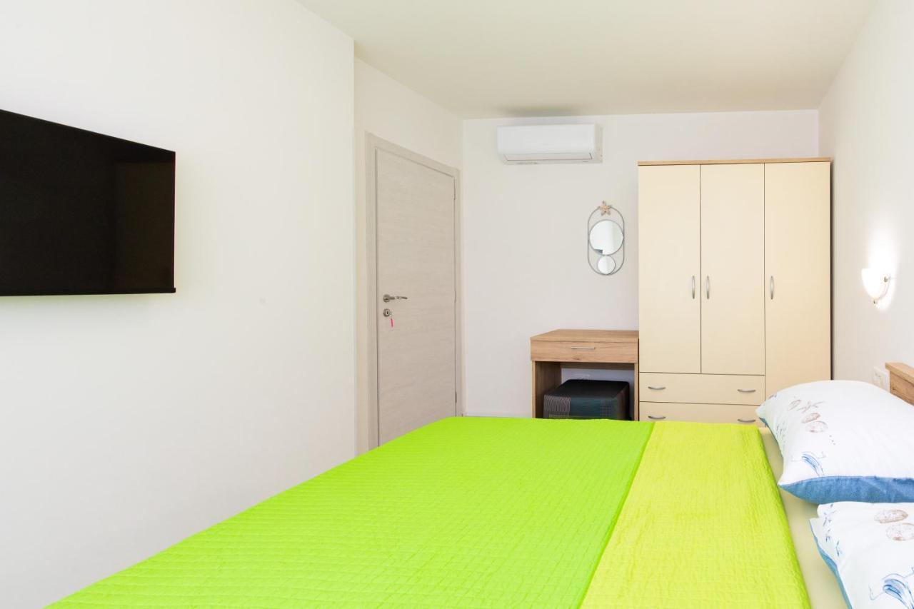 Apartman Ivona U Prizemlju Malinska Exterior foto